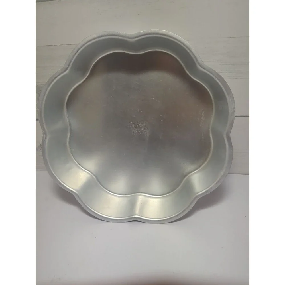 Wilton 9 Inch Flower Daisy Cake Pan 502-2146